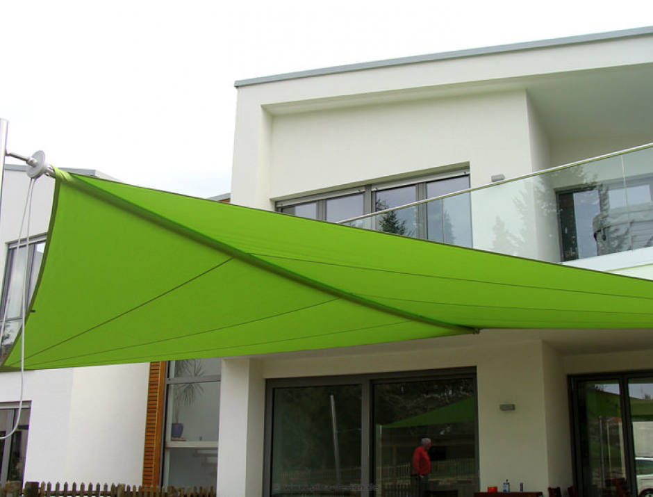 Sonnensegel manuell aufrollbar auf Terrasse in Dortmund von Pina Design®