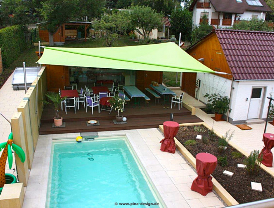 Sonnensegel elektrisch aufrollbar am Pool in Erfurt von Pina Design®