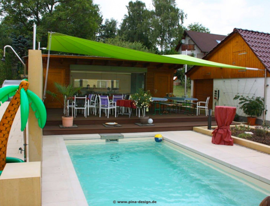Sonnensegel elektrisch aufrollbar am Pool in Erfurt 
