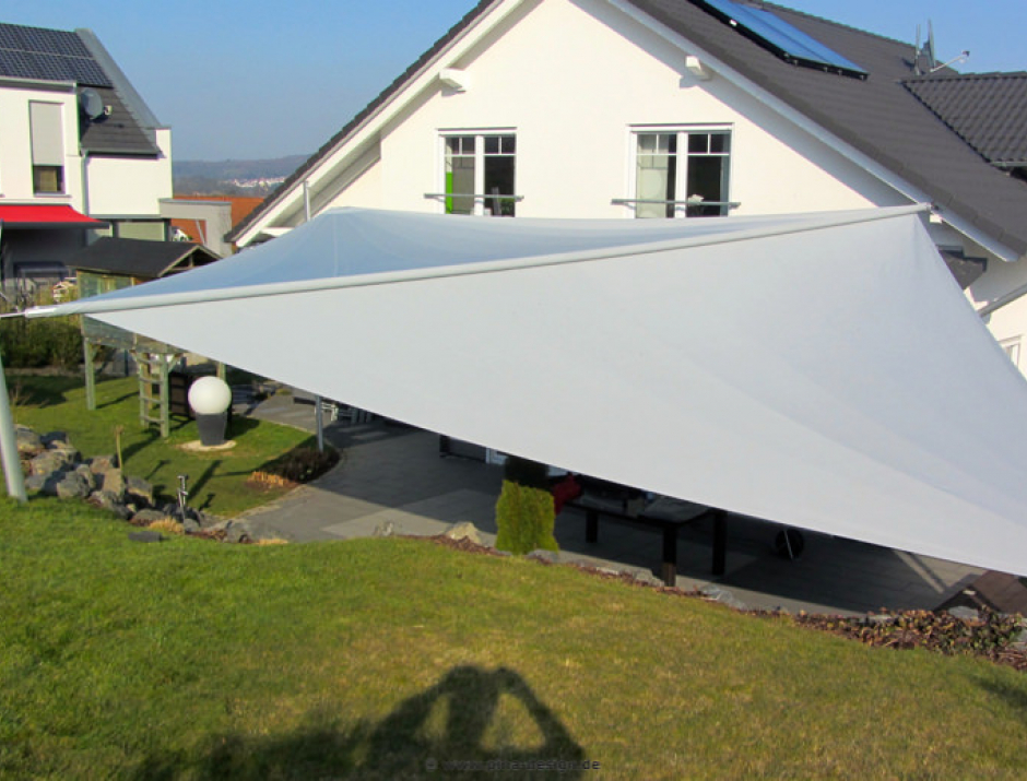 Kassel - Sonnensegel über Terrasse