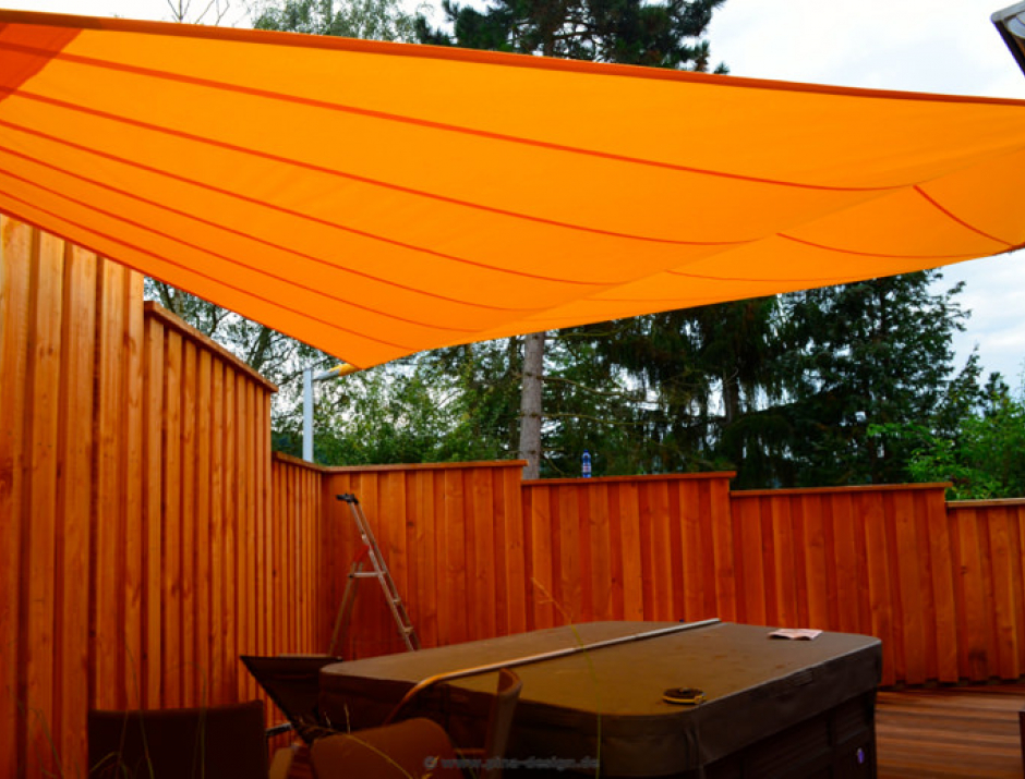 Nideggen in der Eifel - Unteranischt des Sonnensegels über Terrasse