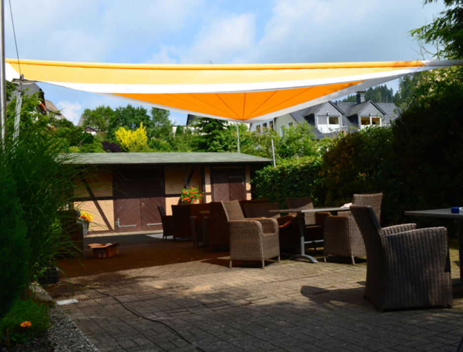 Bestwig/ Olsberg II. – Sonnensegel über zweiter  Hotelterrasse