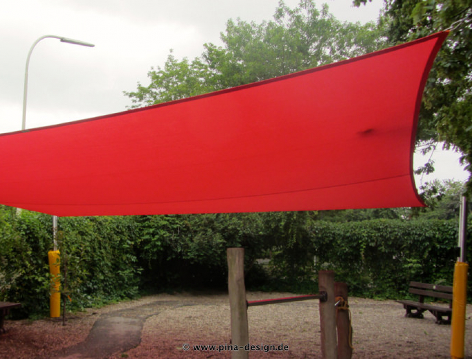 Sonnensegel feststehend Dormhagen 4M rotes Segel über einen Spielplatz