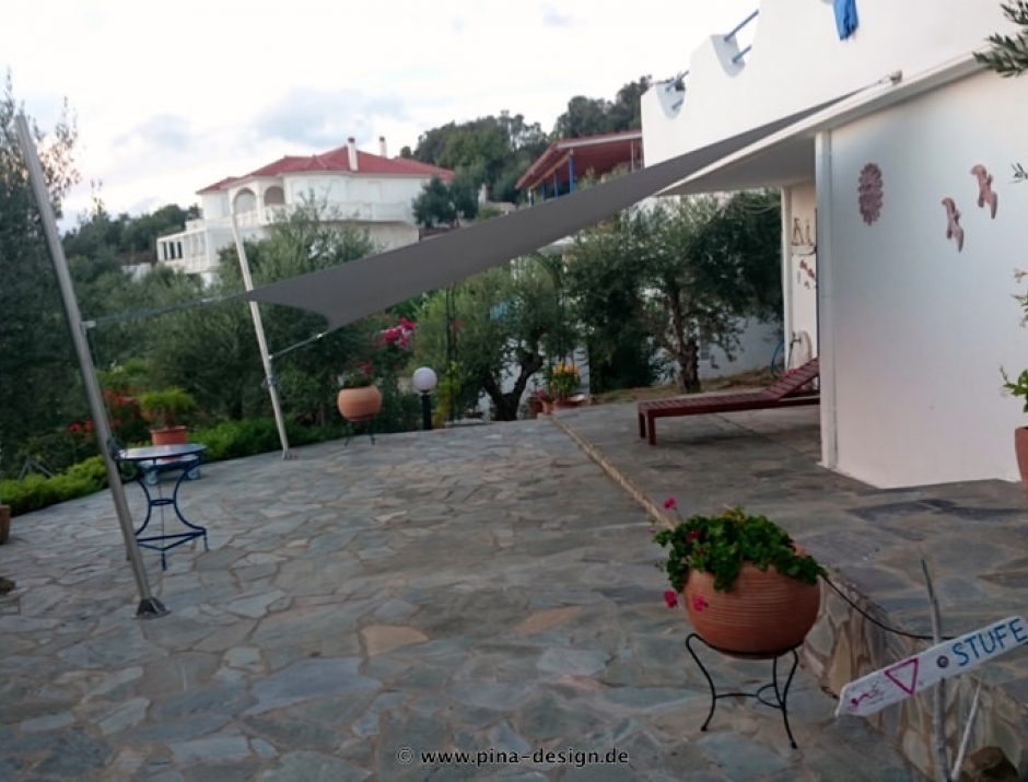 Sonnensegel feststehend Griechenland 2M / 2W II. Sonnensegel feststehend Griechenland 2M / 2W II. weißes Segel vor einem weißen Haus