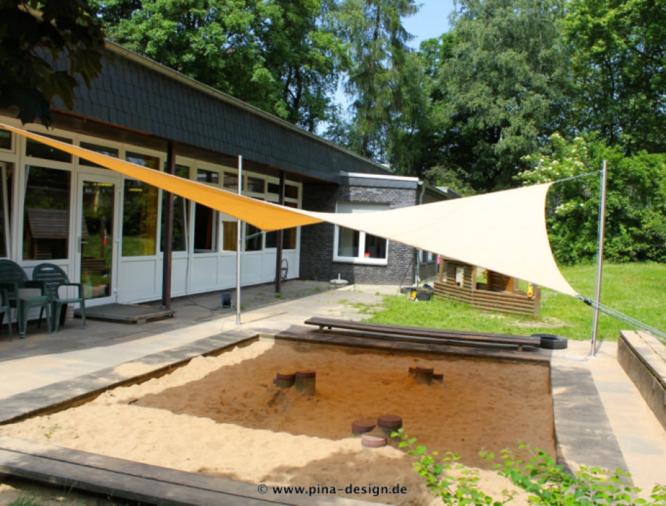 Sonnensegel Rittmo Wuppertal 4M II. Sonnensegel feststehend Wuppertal 4M II. champagner über einen Sandkasten