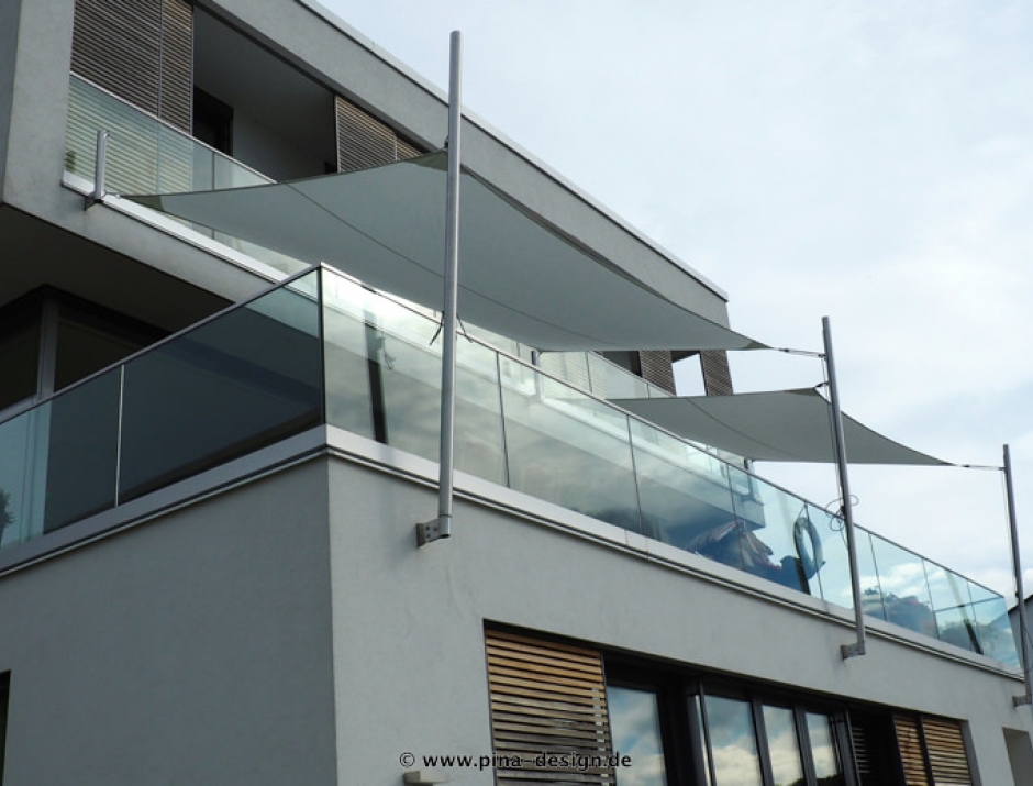 2 Sonnensegel feststehend Dortmund 2M / 2W VII. 2 Sonnensegel feststehend Dortmund 2M /2W VII. in elfenbein über einen Balkon