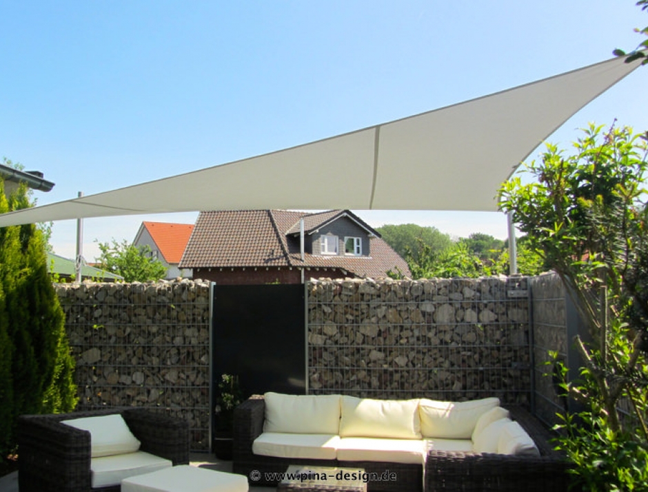 Sonnensegel feststehend Welver 4M Sonnensegel feststehend Welver 4M in elfenbein über einer Gartenterrasse