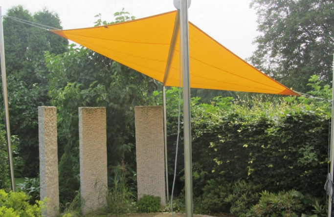 Ahlen – Sonnensegel über Gartenterrasse