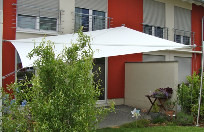 Bonn - Sonnensegel über Hausterrasse