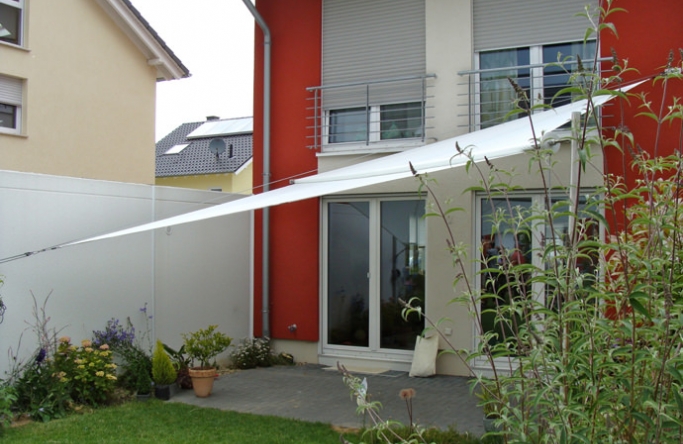 Bonn - Sonnensegel über Hausterrasse