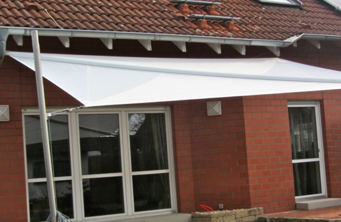 Holzwickede - Sonnensegel auf Terrasse