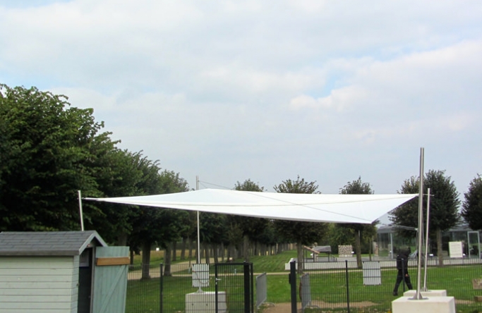 Xanten LVR-Archäologischer Park Sonnensegel auf Freifläche