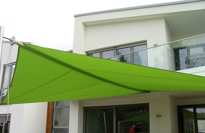 Sonnensegel manuell aufrollbar auf Terrasse in Dortmund von Pina Design®