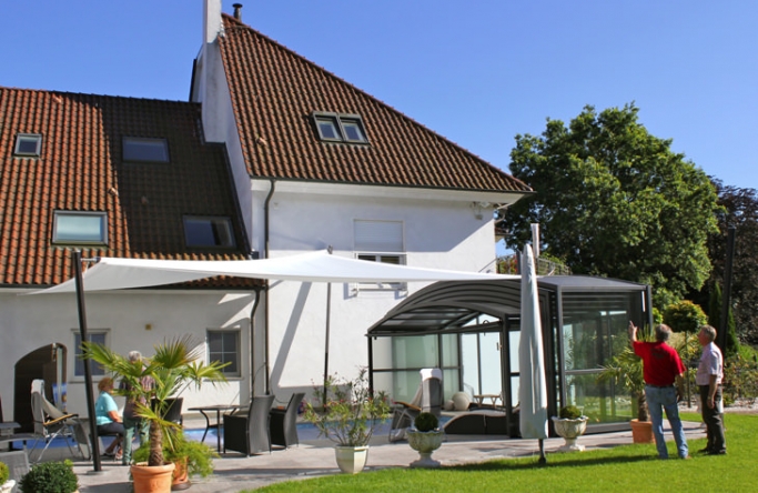 Sonnensegel aufrollbar in elektrisch als Pool Beschattung