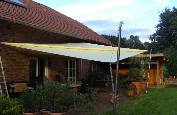 Sonnensegel - elektrisch - in Lemgo über Terasse