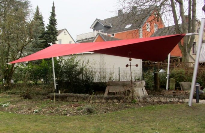 Altena - Sonnensegel über Gartenterrasse
