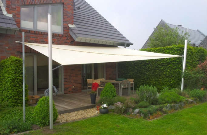 Haselünne im Emsland - Sonnensegel über Terrasse