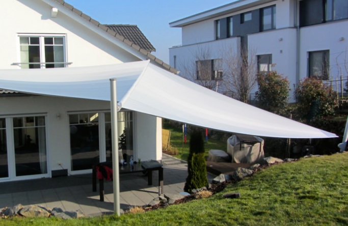 Kassel - Sonnensegel über Terrasse