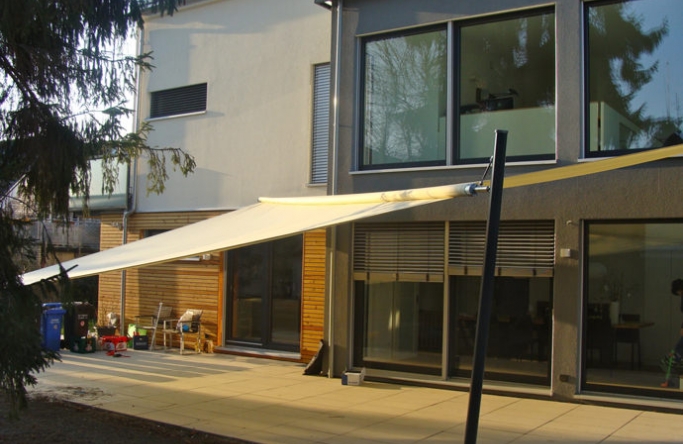 Monheim am Rhein - Sonnensegel auf einer Terrasse