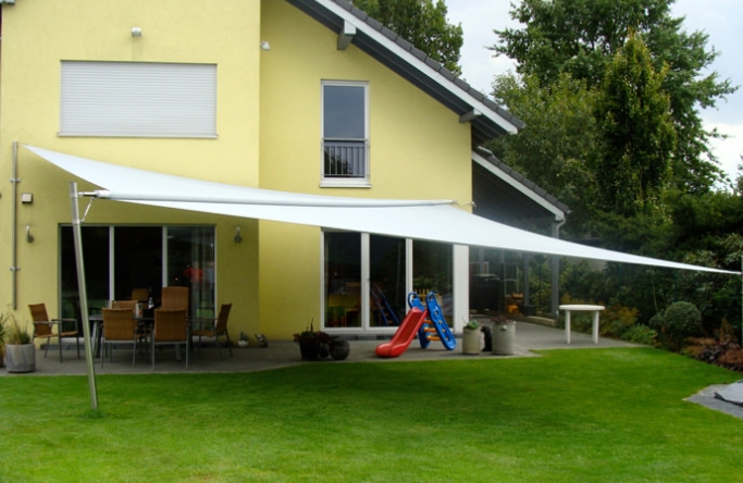 Wegberg bei Köln - Sonnensegel über Terrasse