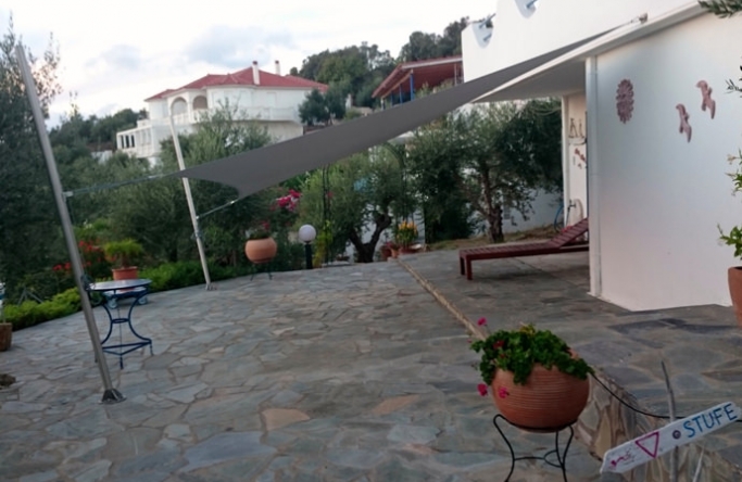 Sonnensegel feststehend Griechenland 2M / 2W II. Sonnensegel feststehend Griechenland 2M / 2W II. weißes Segel vor einem weißen Haus