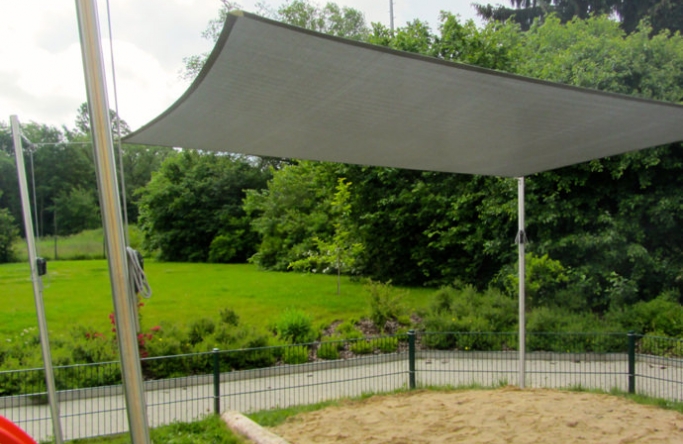 Sonnensegel feststehend Hessisch Lichtenau 4M I. graues Segel über eine Sandkasten